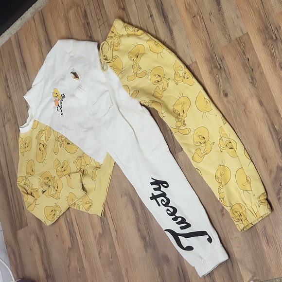 LOONEY TUNES Yellow Cream Tweety Bird Sweatshirt Jogger Set - Picture 1 of 12